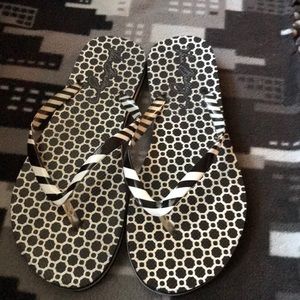 Vera Bradley flip flops size 8.5